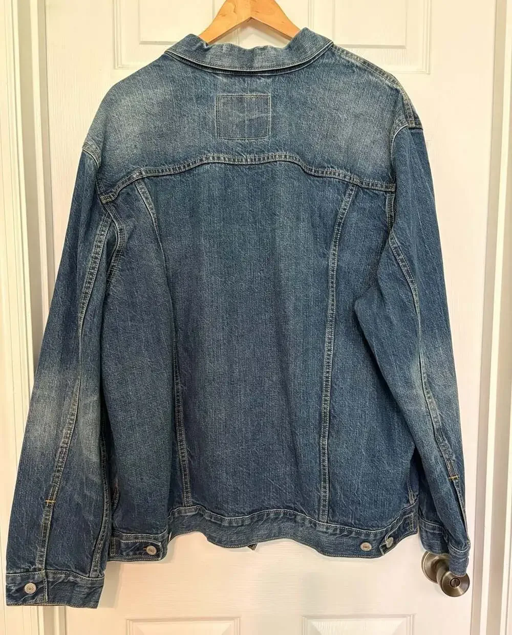 EUC Levi's Medium Wash Denim Trucker Jacket Size XXL